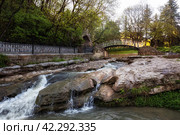 Bridge Ladies whim in Kislovodsk resort park (2022 год). Стоковое фото, фотограф Юлия Бабкина / Фотобанк Лори