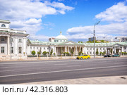 Странноприимный дом графа Шереметева, СКЛИФ, НИИ Скорой Помощи имени Склифосовского, Садовое Кольцо, Москва (2023 год). Стоковое фото, фотограф Baturina Yuliya / Фотобанк Лори
