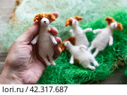 Knitted dogs jack russell terier toy with yarn and knitting accessories. Стоковое фото, фотограф Анатолий Типляшин / Фотобанк Лори