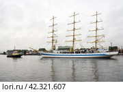 Фрегат "Мир" на реке Неве. Санкт-Петербург (2015 год). Редакционное фото, фотограф Александр Алексеев / Фотобанк Лори