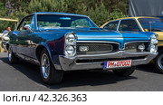 LINTHE, GERMANY - MAY 27, 2023: The muscle car Pontiac GTO, (first generation). Die Oldtimer Show 2023. Редакционное фото, фотограф Sergey Kohl / Фотобанк Лори