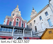Москва, Никольская улица, дом 7-9, Заиконоспасский монастырь, 17 век постройки. Стоковое фото, фотограф Овчинникова Ирина / Фотобанк Лори