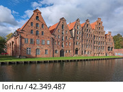 Старые соляные склады в Любеке, Германия (2016 год). Редакционное фото, фотограф Михаил Марковский / Фотобанк Лори