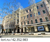 Дом Залесского и Чаплина, реконструкция 2004 год.  Москва, улица Большая Дмитровка весной. Дом 16. Редакционное фото, фотограф Овчинникова Ирина / Фотобанк Лори