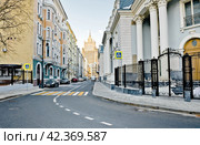 Вид на здание Министерства Иностранных Дел (МИД). Ранняя весна. Кривоарбатский переулок. Москва (2024 год). Редакционное фото, фотограф E. O. / Фотобанк Лори