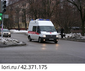 Автомобиль Скорой медицинской помощи. Район Восточное Измайлово. Москва (2012 год). Редакционное фото, фотограф lana1501 / Фотобанк Лори