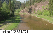 Южный Урал летом, река Зилим в урочище Культамак. Вид с воздуха. The Southern Urals in summer, the Zilim River in the Kultamak natural boundary. Aerial view. Стоковое видео, видеограф Евгений Романов / Фотобанк Лори