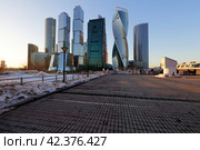 Деловой центр "Москва-Сити". Вид со смотровой площадки набережной Тараса Шевченко. Москва. Россия. Ранняя весна (2024 год). Редакционное фото, фотограф Курносов Александр Юрьевич / Фотобанк Лори