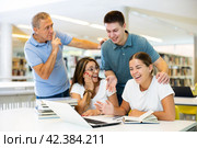 Mature man tells a group of young students to be quiet. Стоковое фото, фотограф Яков Филимонов / Фотобанк Лори