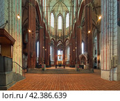 Любек, Германия. Интерьер Мариенкирхе (2016 год). Редакционное фото, фотограф Михаил Марковский / Фотобанк Лори