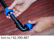 Corner fitting mechanism with collet type compression clamp is used when installing watering system from HDPE pipes. Стоковое фото, фотограф Владимир Григорьев / Фотобанк Лори