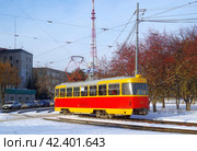 Трамвай "Tatra" T3SU №516, площадь Обороны, Екатеринбург (2016 год). Редакционное фото, фотограф Алексей Иванов / Фотобанк Лори