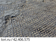 Санкт-Петербург. Кронштадт. Петровская ул., 9. Чугунная мостовая (2014 год). Стоковое фото, фотограф Александр Алексеев / Фотобанк Лори
