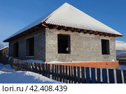 Строится дом из шлакоблоков. Зима. Стоковое фото, фотограф Анатолий Матвейчук / Фотобанк Лори