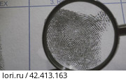 Police officer investigate fingerprints. Macro shot. Стоковое видео, видеограф EStarodubov / Фотобанк Лори