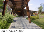 Пергола в парке "Тюфелева роща" в Москве (2021 год). Редакционное фото, фотограф Солодовникова Елена / Фотобанк Лори