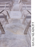 Modern metal railing on granite staircase. Perspective view of iron shiny polished railings. contemporary urban architecture. Stainless steel metal railings outdoor. Стоковое фото, фотограф Константин Григорьев / Фотобанк Лори