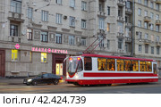 Трамвай 71-134А (ЛМ-99АВН) №1384, улица Авиационная, Санкт-Петербург (2017 год). Редакционное фото, фотограф Алексей Иванов / Фотобанк Лори