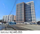 Двадцатичетырёхэтажный двухподъездный монолитный жилой дом, 2022 года постройки. Площадь Белы Куна, 1. Район Гольяново. Город Москва (2024 год). Редакционное фото, фотограф lana1501 / Фотобанк Лори
