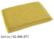 Кухонная губка для мытья посуды на белом фоне. Kitchen sponge for washing dishes on a white background. Стоковое фото, фотограф Татьяна Д / Фотобанк Лори