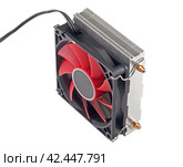Вентилятор охлаждения процессора компьютера на белом фоне. CPU cooler with cooling radiator on a white background. Стоковое фото, фотограф Татьяна Д / Фотобанк Лори