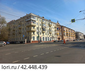 Пятиэтажный трёхподъездный кирпичный жилой дом. Построен в 1953 году. Первомайская улица, 107. Район Восточное Измайлово. Город Москва (2023 год). Редакционное фото, фотограф lana1501 / Фотобанк Лори