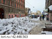 Зимний Санкт-Петербург. На улицах города - улица Ефимова около Сенной площади (2019 год). Редакционное фото, фотограф Александр Алексеев / Фотобанк Лори