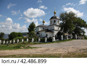 Summer landscape in Russia in Kazan, Sviyazhsk island. Church in the village. A village in the Zelenodolsky district of Tatarstan, on an island at the confluence of Sviyaga in the Volga. (2017 год). Стоковое фото, фотограф Валерий Леонидович / Фотобанк Лори