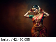 Bharatanatyam woman dancer. Generate ai. Стоковое AI-изображение, AI-художник Иван Рябоконь / Фотобанк Лори