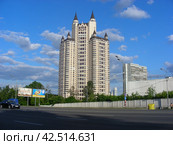 Сорокачетырёхэтажный одноподъездный монолитный жилой дом. Построен в 2004 году. ЖК «Эдельвейс». Давыдковская улица, 3. Район Очаково-Матвеевское. Москва (2012 год). Редакционное фото, фотограф lana1501 / Фотобанк Лори