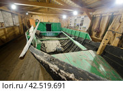 Мезенский краеведческий музей. Промысловая лодка "дора". Россия, Мезень (2024 год). Стоковое фото, фотограф Яковлев Сергей / Фотобанк Лори