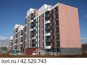 Новостройка в Солнечногорске от концерна КРОСТ (2024 год). Редакционное фото, фотограф Оксана Лычева / Фотобанк Лори