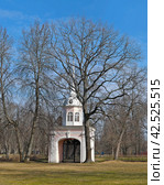St. Petersburg, Oranienbaum palace and park ensemble, Entrance gate of the Peterstadt fortress in spring. Редакционное фото, фотограф Елена  Попкова / Фотобанк Лори