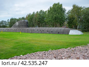 Полноразмерный макет первой советской атомной подводной лодки К-3 "Ленинский комсомол" в парке "Остров фортов". Кронштадт (2023 год). Редакционное фото, фотограф Анна Карасева / Фотобанк Лори