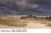 Forum (Oval Plaza) in Gerasa (Jerash), Jordan. Was built in the first century AD. Against the background of a beautiful sky with clouds, 4K, time lapse, with zoom (2024 год). Стоковое видео, видеограф Владимир Журавлев / Фотобанк Лори