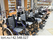 Moscow, Russia - Mar 28. 2024. Wheelchairs in a medical store in Zelenograd. Редакционное фото, фотограф Володина Ольга / Фотобанк Лори