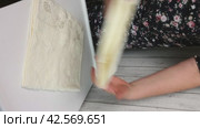 Beige colored kitchen towel set. He takes it out of the package. A woman does a review of a purchase. Vertical video. Стоковое видео, видеограф Vadzim Yakubovich / Фотобанк Лори