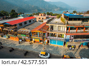Top view of the Pokhara streets, Pokhara, Nepal (2018 год). Редакционное фото, фотограф VittoriaChe / Фотобанк Лори