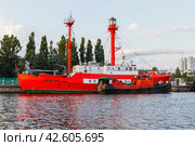 Irbensky is a Soviet and Russian floating lighthouse (2021 год). Редакционное фото, фотограф EugeneSergeev / Фотобанк Лори