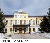 Город Саратов, улица Волжская, 36. Здание Саратовского епархиального управления Московской патриархии. Россия (2024 год). Стоковое фото, фотограф Наталья Николаева / Фотобанк Лори