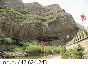 Datong, China , Xuankong Hanging monastery. Висячий монастырь Сюанькун-сы, Китай, провинция Шаньси (2018 год). Редакционное фото, фотограф Римма Тельнова / Фотобанк Лори