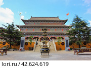 Qinghuangdao, Hebei province,China, buddhist temple "Nandasi". Циньхуандао, Китай, буддистский храм Нандасы (2015 год). Редакционное фото, фотограф Римма Тельнова / Фотобанк Лори