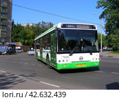 Автобус на рейсе. Большой Купавенский проезд. Район Восточное Измайлово. Город Москва (2012 год). Редакционное фото, фотограф lana1501 / Фотобанк Лори