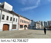 Памятник архитектуры - Рогожская ямская слобода. Москва, улица Школьная весной в ясный день. Редакционное фото, фотограф Овчинникова Ирина / Фотобанк Лори