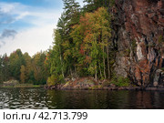 Lake Ladoga near the village Lumivaara on a sunny autumn day, Ladoga skerries, Lakhdenpokhya, Republic of Karelia, Russia. Стоковое фото, фотограф Ula Ulachka / Фотобанк Лори