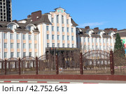 Грозный, Чечня. Здание 1-го корпуса Чеченского государственного университета (пединститут) на площади Борьбы (2024 год) Редакционное фото, фотограф хохрякова альбина накиповна / Фотобанк Лори