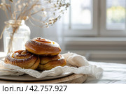 Cinnamon buns on a Scandi table. Image for cafe menu, Banner. Стоковое AI-изображение, AI-художник Ирина Ручушкина / Фотобанк Лори
