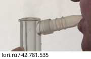 The person inhales through the nozzle of the inhaler . Стоковое видео, видеограф Андрей Шалари / Фотобанк Лори