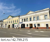 Москва, улица Александра Солженицына, дома 7 и  5. 19 века постройки. Редакционное фото, фотограф Овчинникова Ирина / Фотобанк Лори
