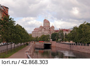 Санкт-Петербург. Река Карповка, вид на Карповский мост и Иоанновский монастырь (2023 год). Стоковое фото, фотограф EgleKa / Фотобанк Лори